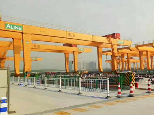 集裝箱門(mén)式起重機(jī)